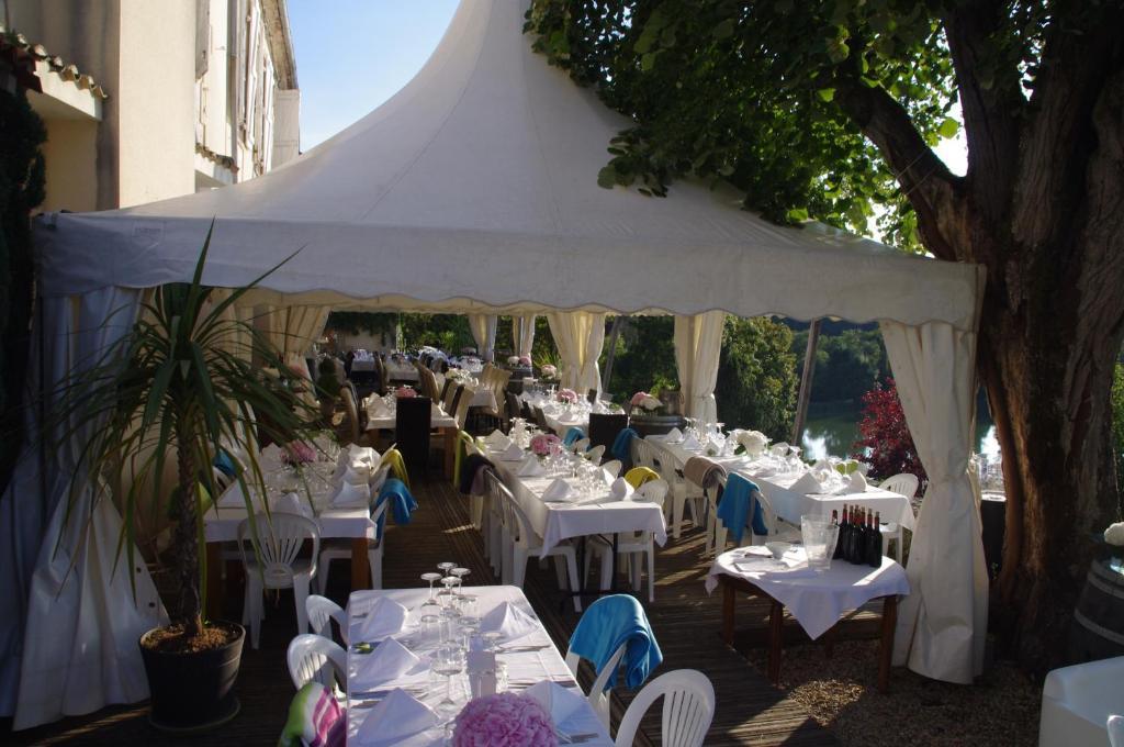 Logis Hotels Domaine Du Chatelard Dirac Dış mekan fotoğraf